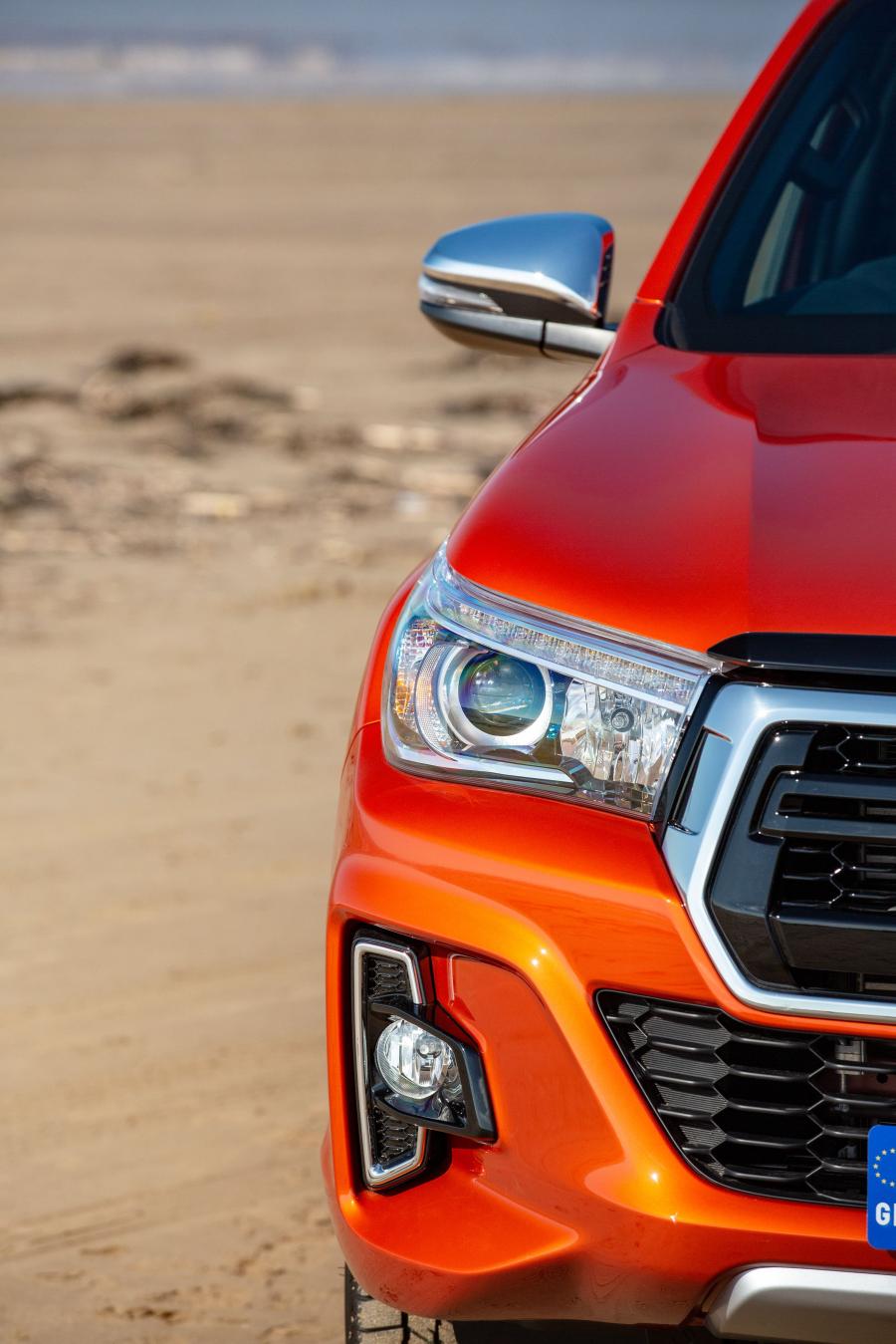 Детали экстерьера Toyota Hilux Invincible X Double Cab 2018 года  (UK) (фото 40 из 40)